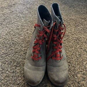 Sorel Gray Lace Up Boots with Red Laces